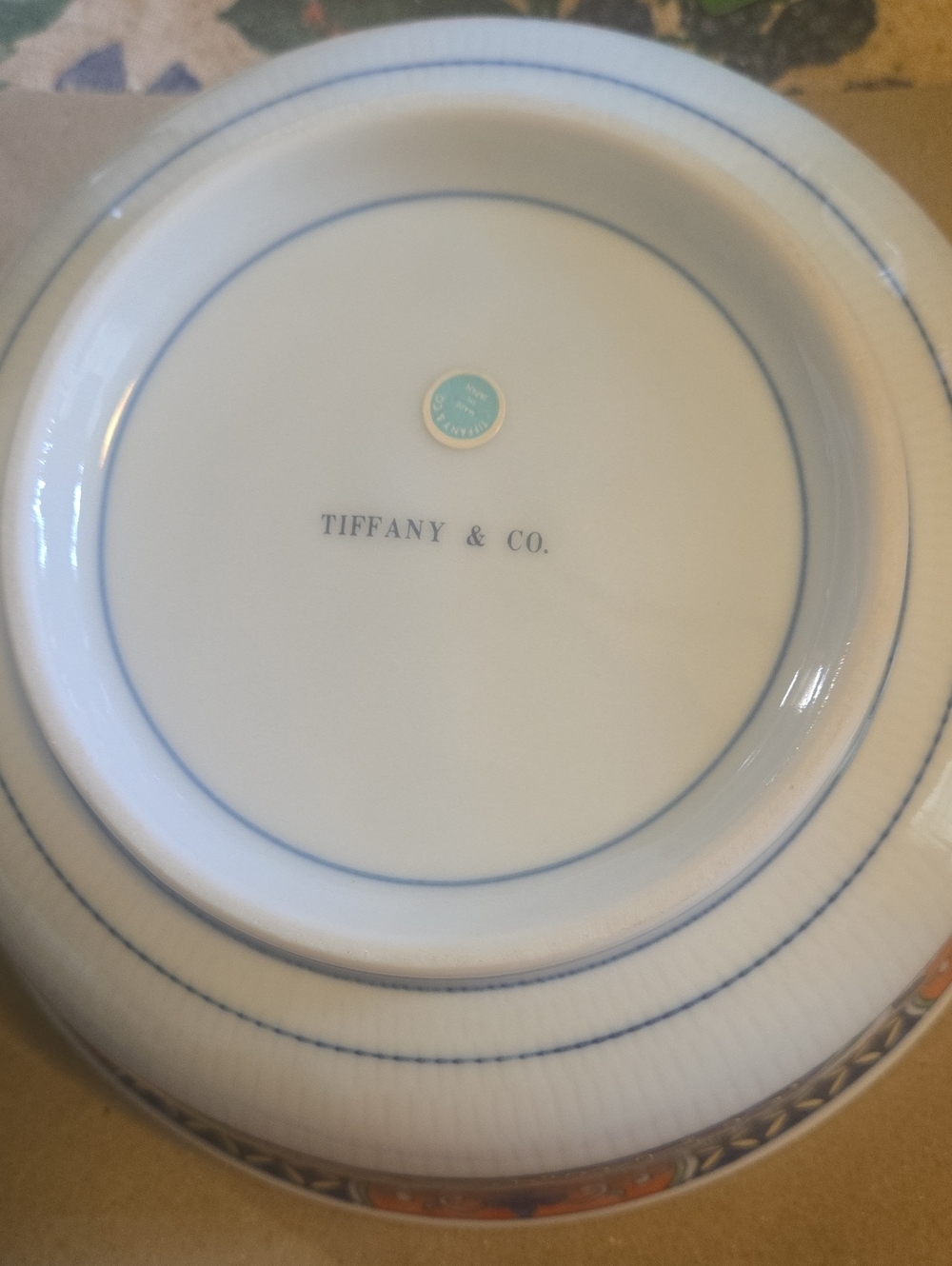 TIFFANY & CO. ASIAN IMARI Porcelain Round Serving 7 3/8" Bowl Blie Flowers Gold